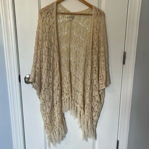 Altar’d state medium/large cream EUC